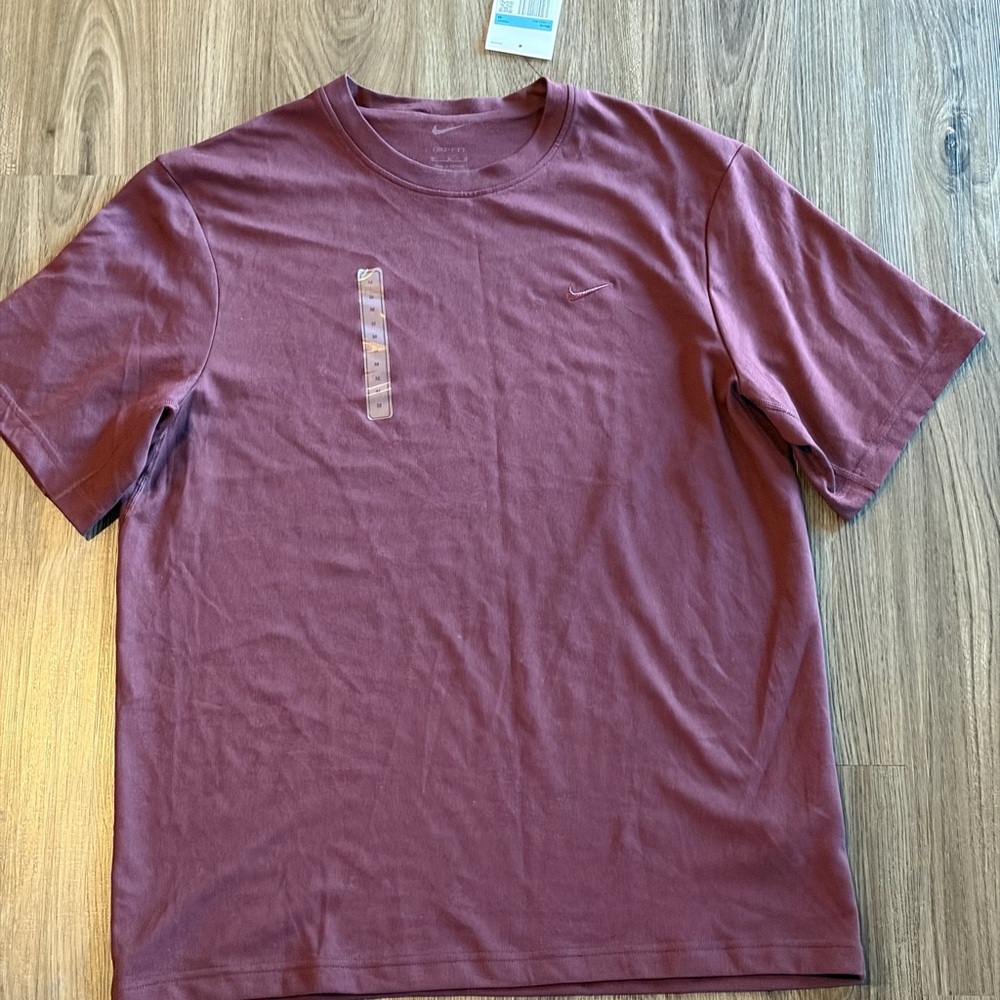 NWT - Nike Men's Burgundy Dri-FIT Training Tshirt - Size medium - Picture 2 of 3